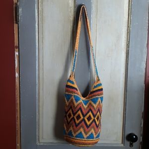 Handmade woven bucket bag with zipper Aztec print